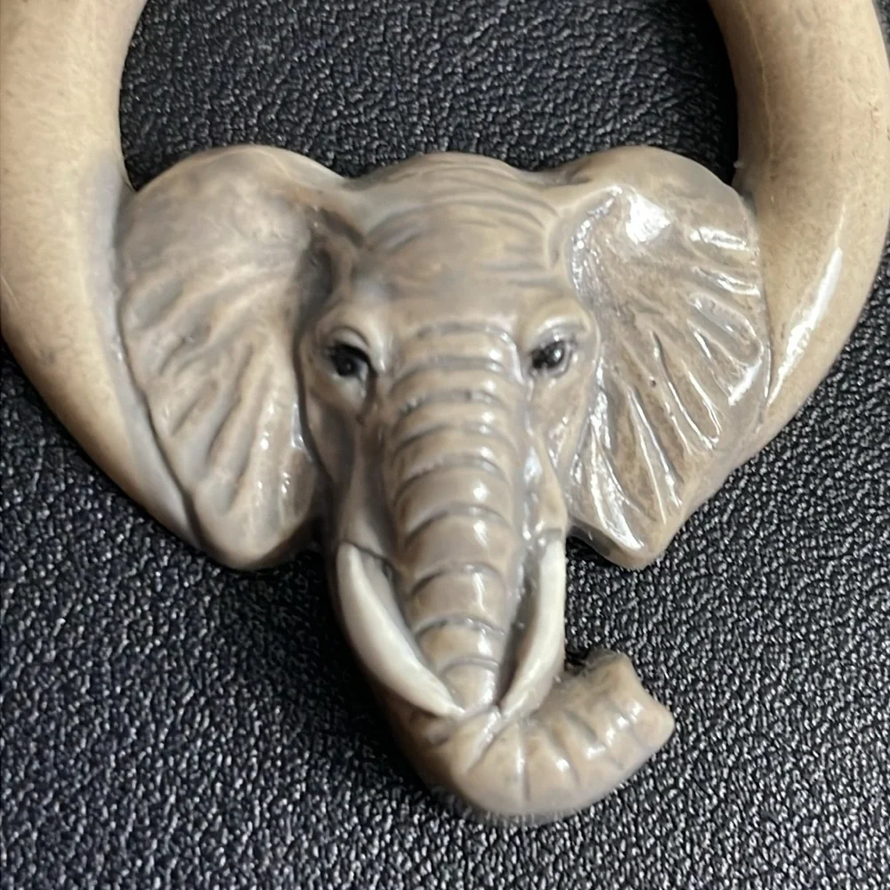 Vintage‎ Pair African Elephant Grey Post Earrings Lighweight - Picture 3 of 6